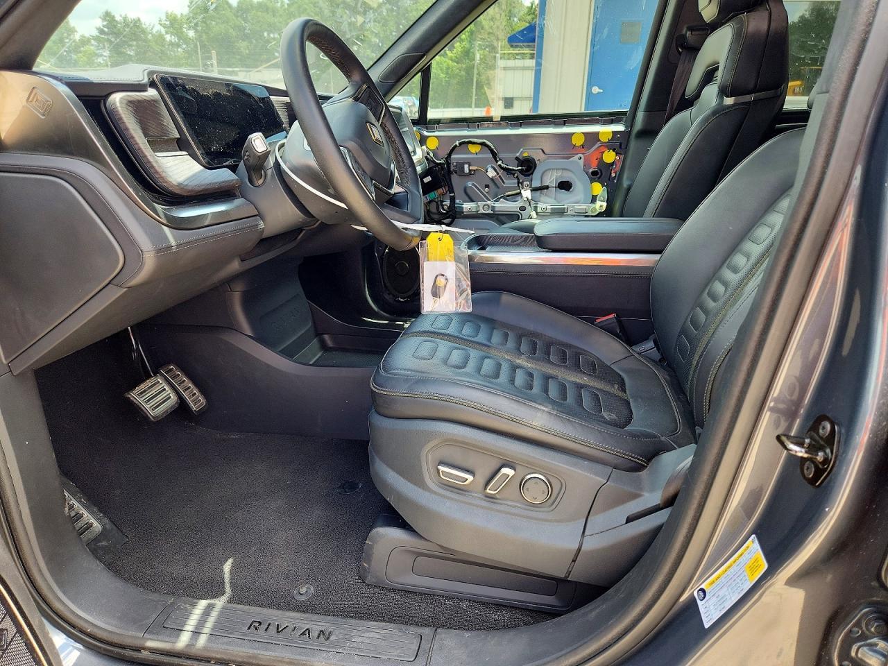 2023 Rivian R1T Adventure - Фото 7