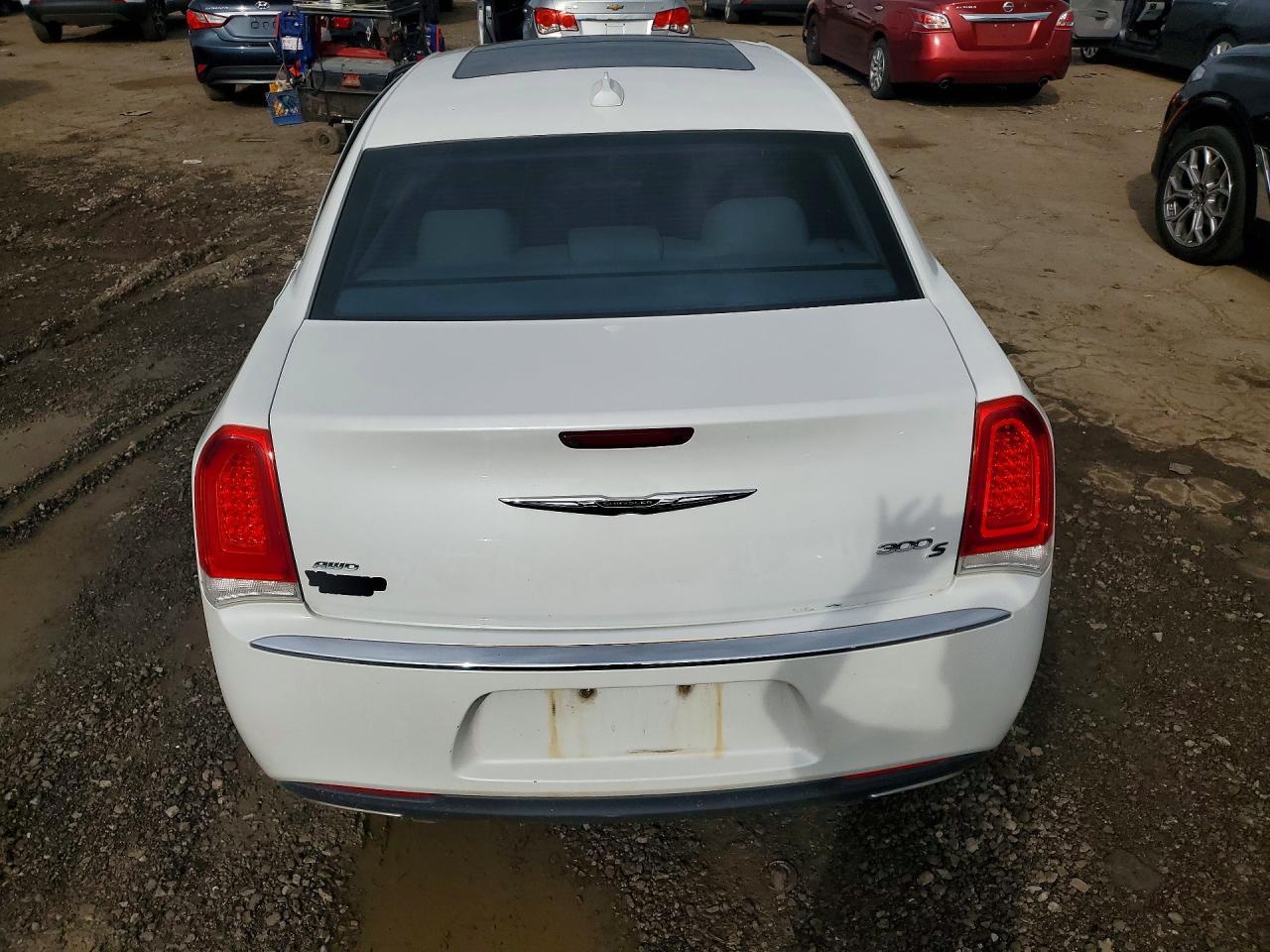 2015 Chrysler 300C - Image 6