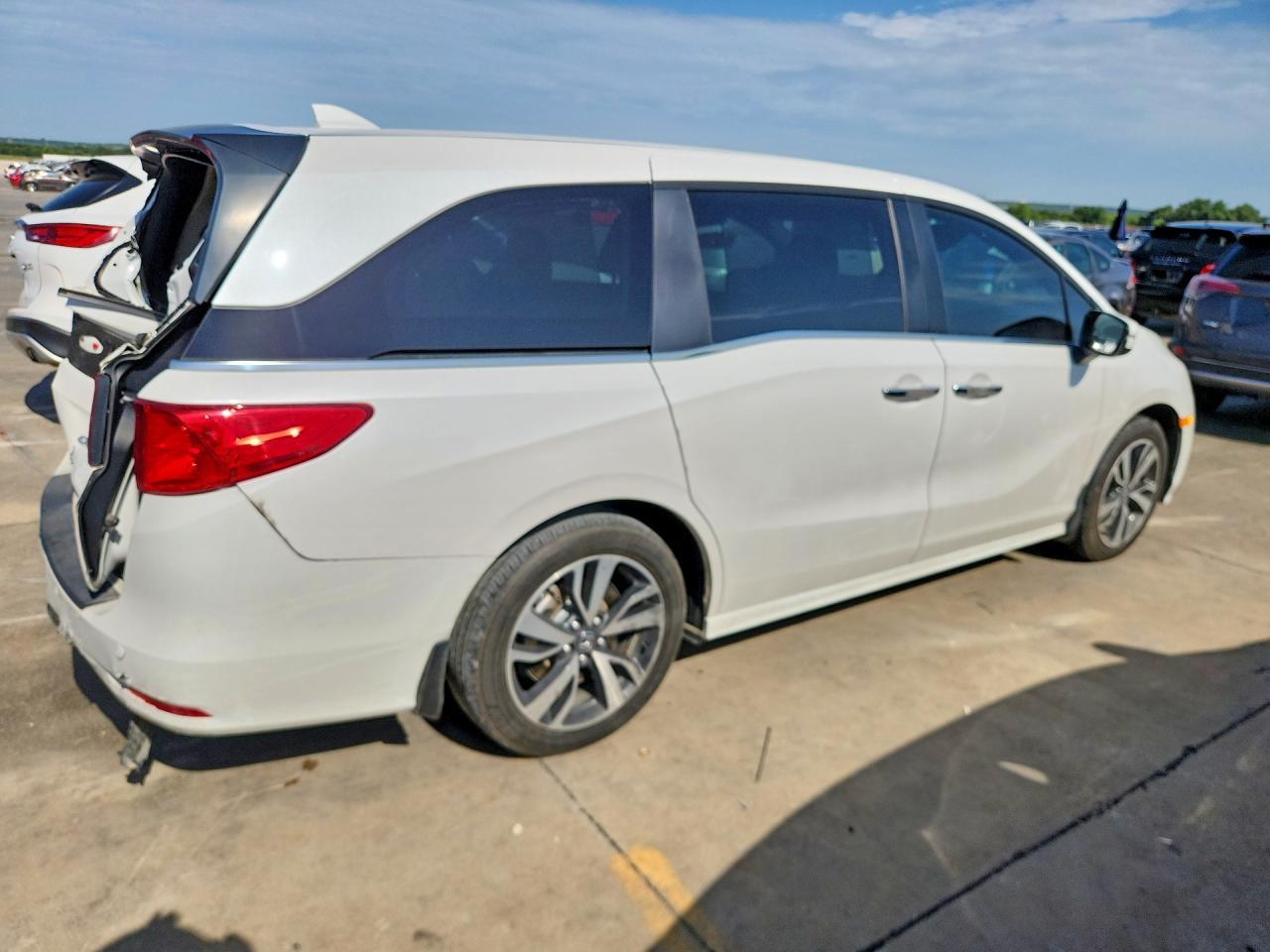 2024 Honda Odyssey Touring - Фото 3