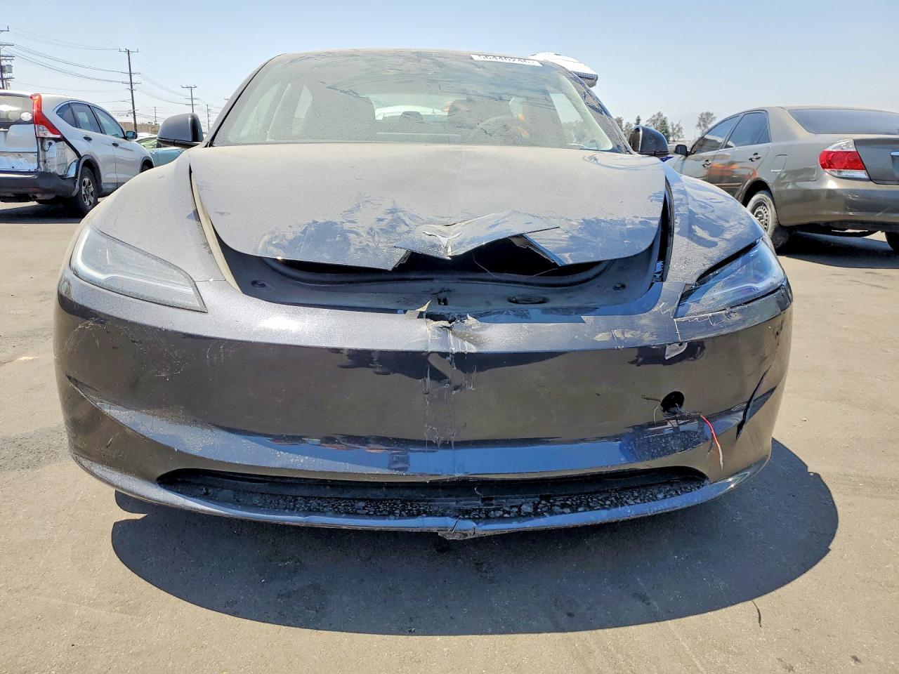 2025 Tesla Model 3 - Фото 5
