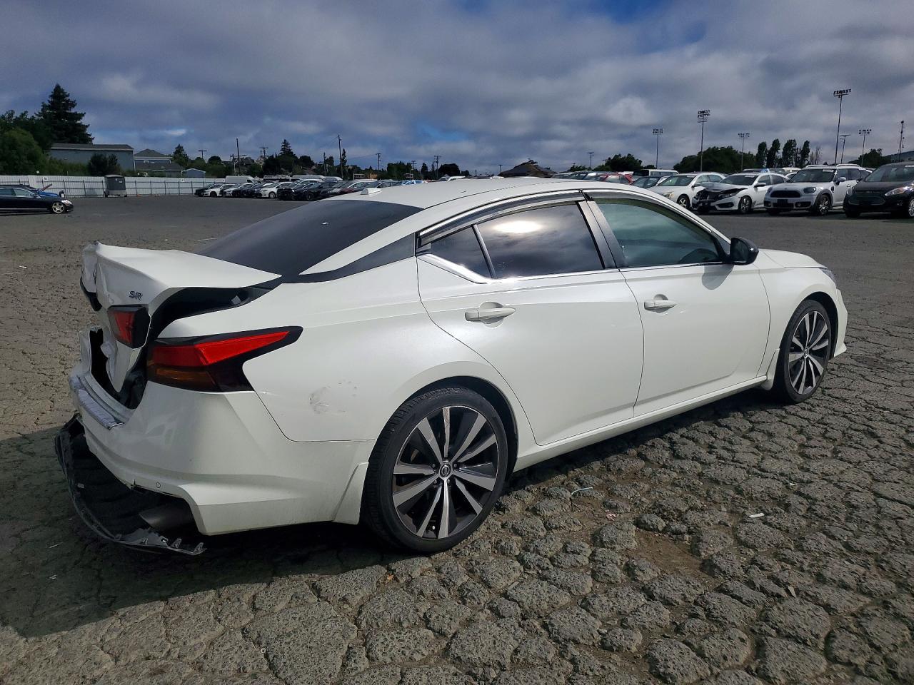 2022 Nissan Altima Sr - Фото 3