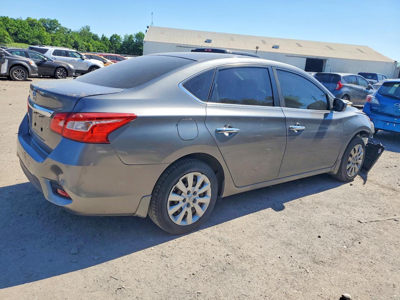 2016 Nissan Sentra S - Фото 3