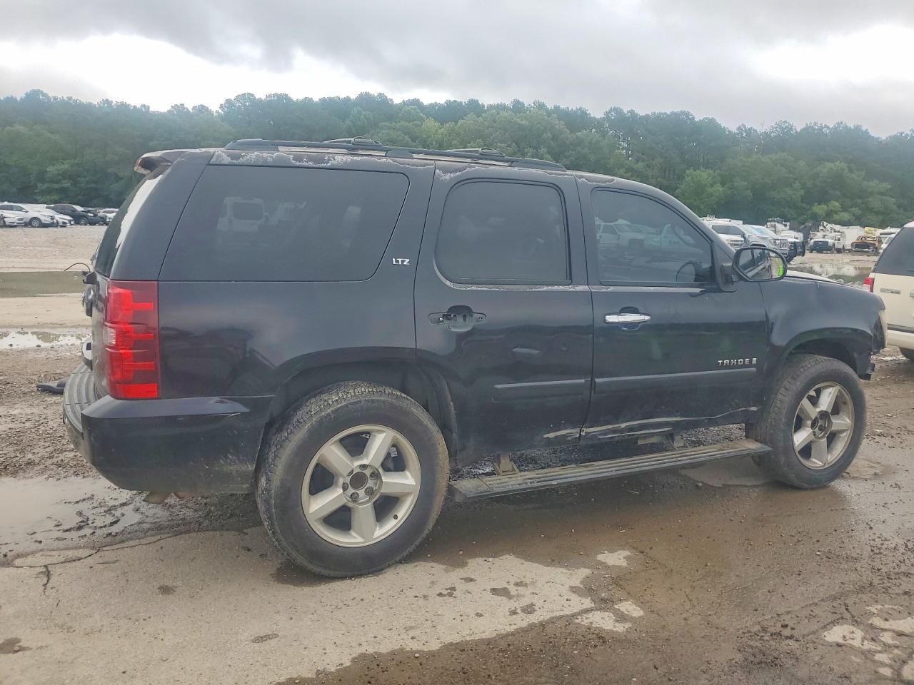2008 Chevrolet Tahoe C1500 - Фото 3