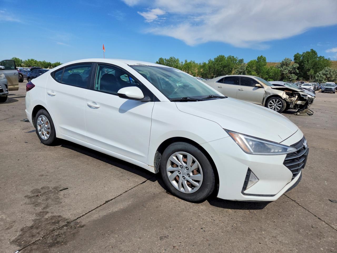 2019 Hyundai Elantra Se - Image 4