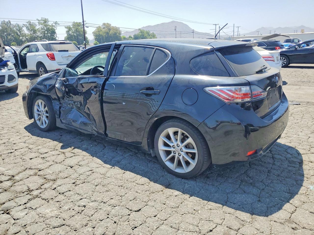 2013 Lexus Ct 200 - Image 2