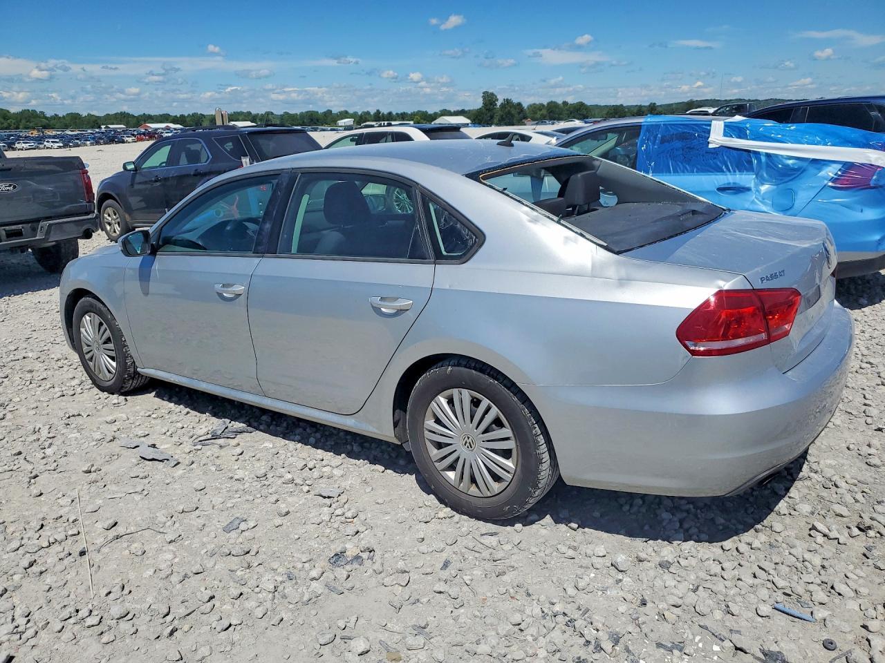 2014 Volkswagen Passat S - Image 2
