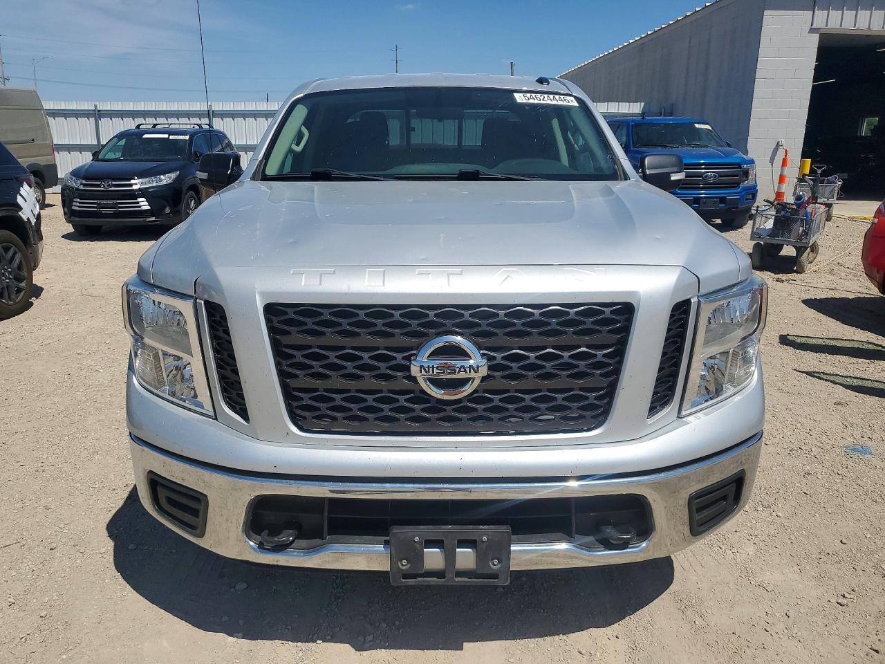 2019 Nissan Titan Sv - Image 5