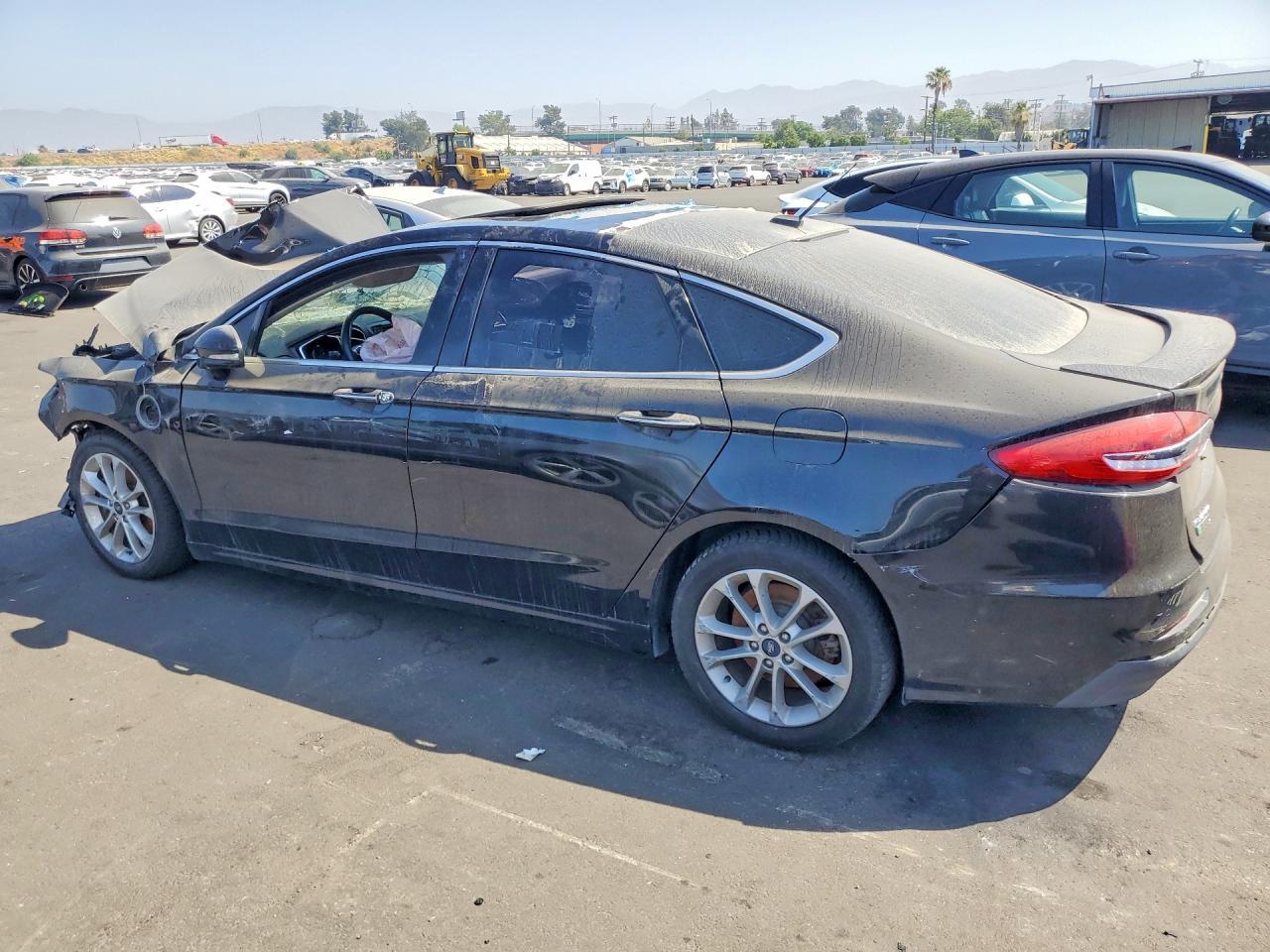 2019 Ford Fusion Titanium - Image 2