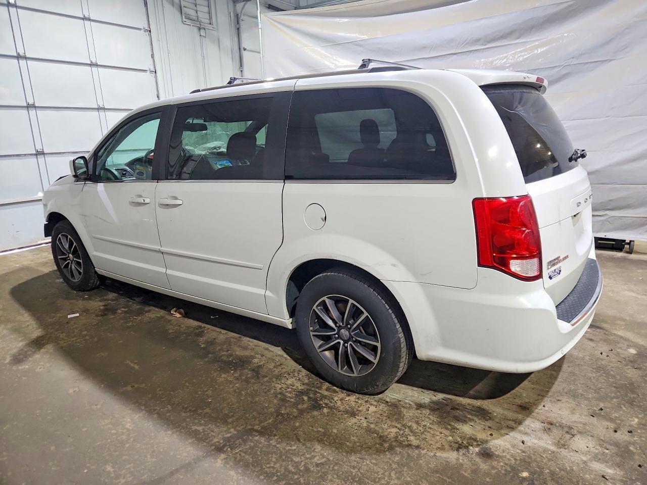 2017 Dodge Grand Caravan Sxt - Image 2