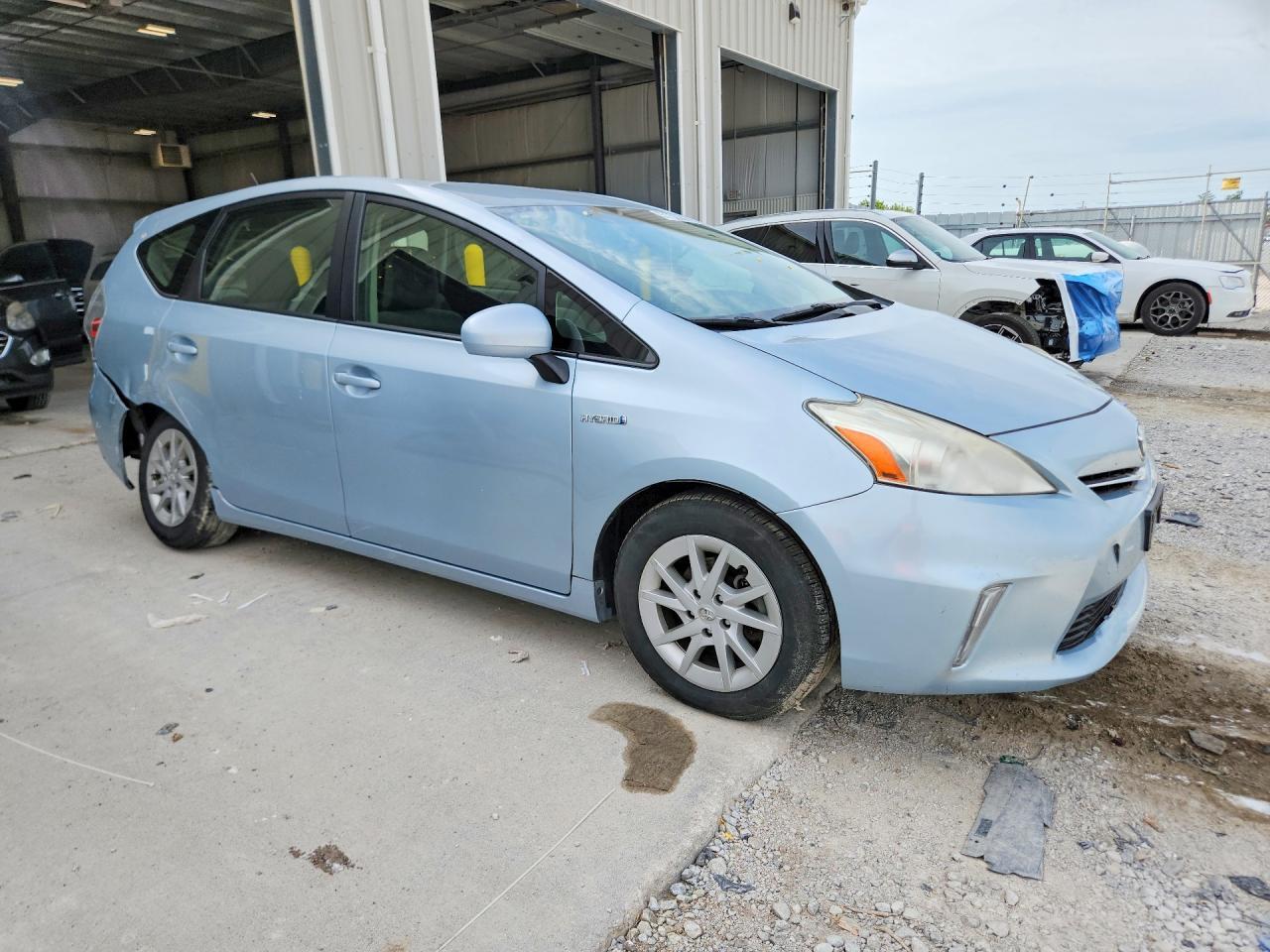 2013 Toyota Prius V Three - Image 4