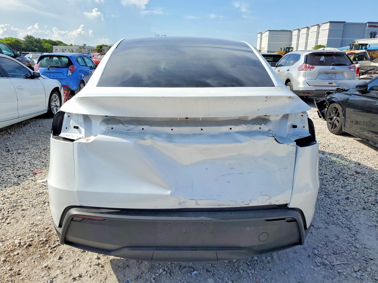 2026 Tesla Model Y - Фото 6