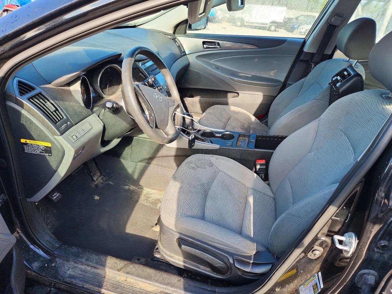 2015 Hyundai Sonata Hybrid Base - Image 7
