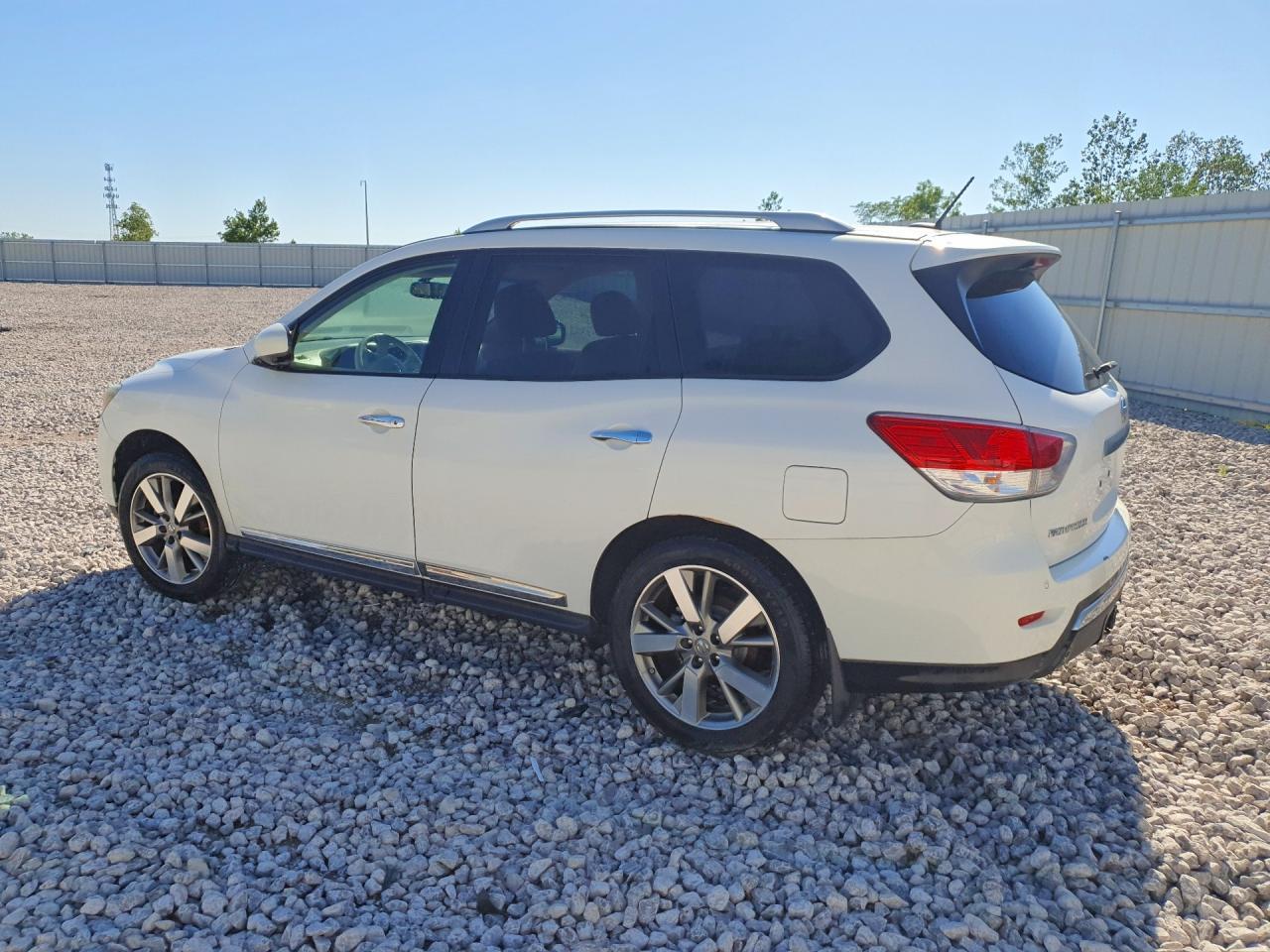 2013 Nissan Pathfinder S - Фото 2
