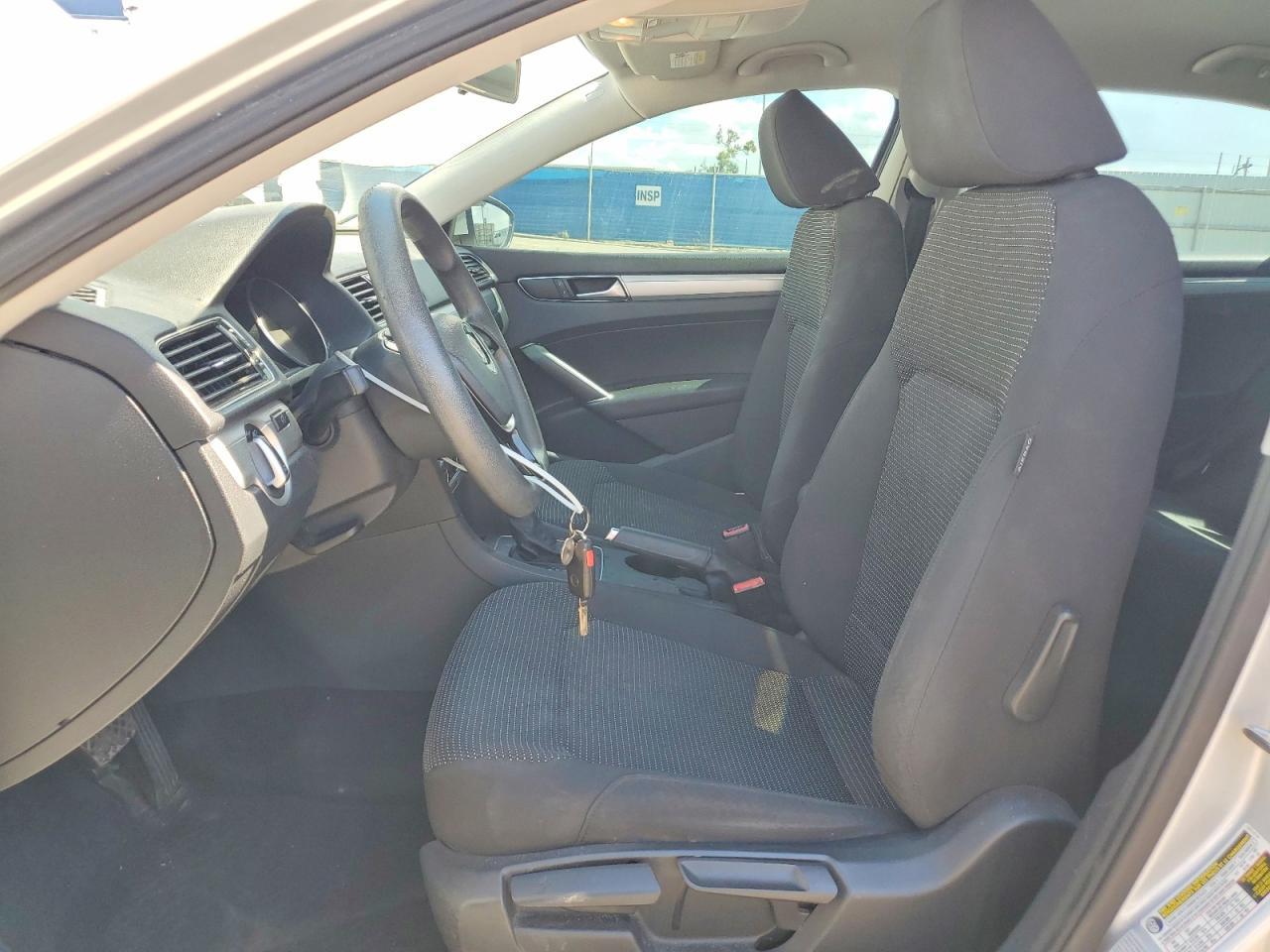 2016 Volkswagen Passat S - Фото 7