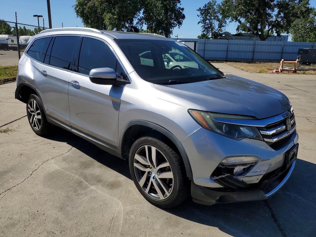 2017 Honda Pilot Elite - Image 4