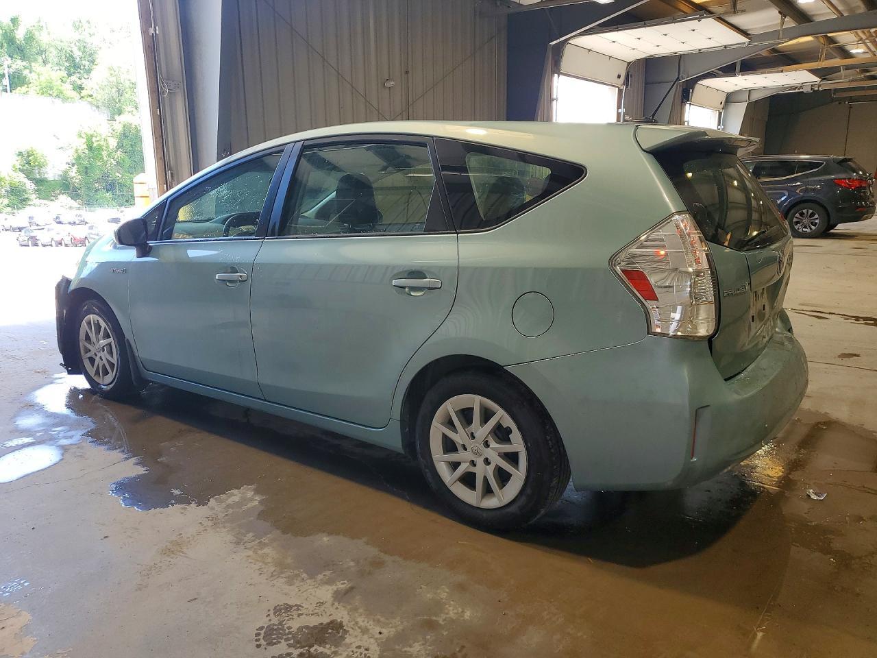 2014 Toyota Prius - Image 2