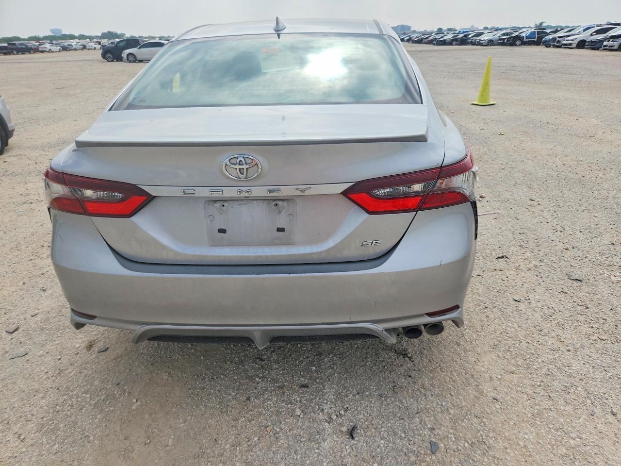 2022 Toyota Camry Se - Фото 6