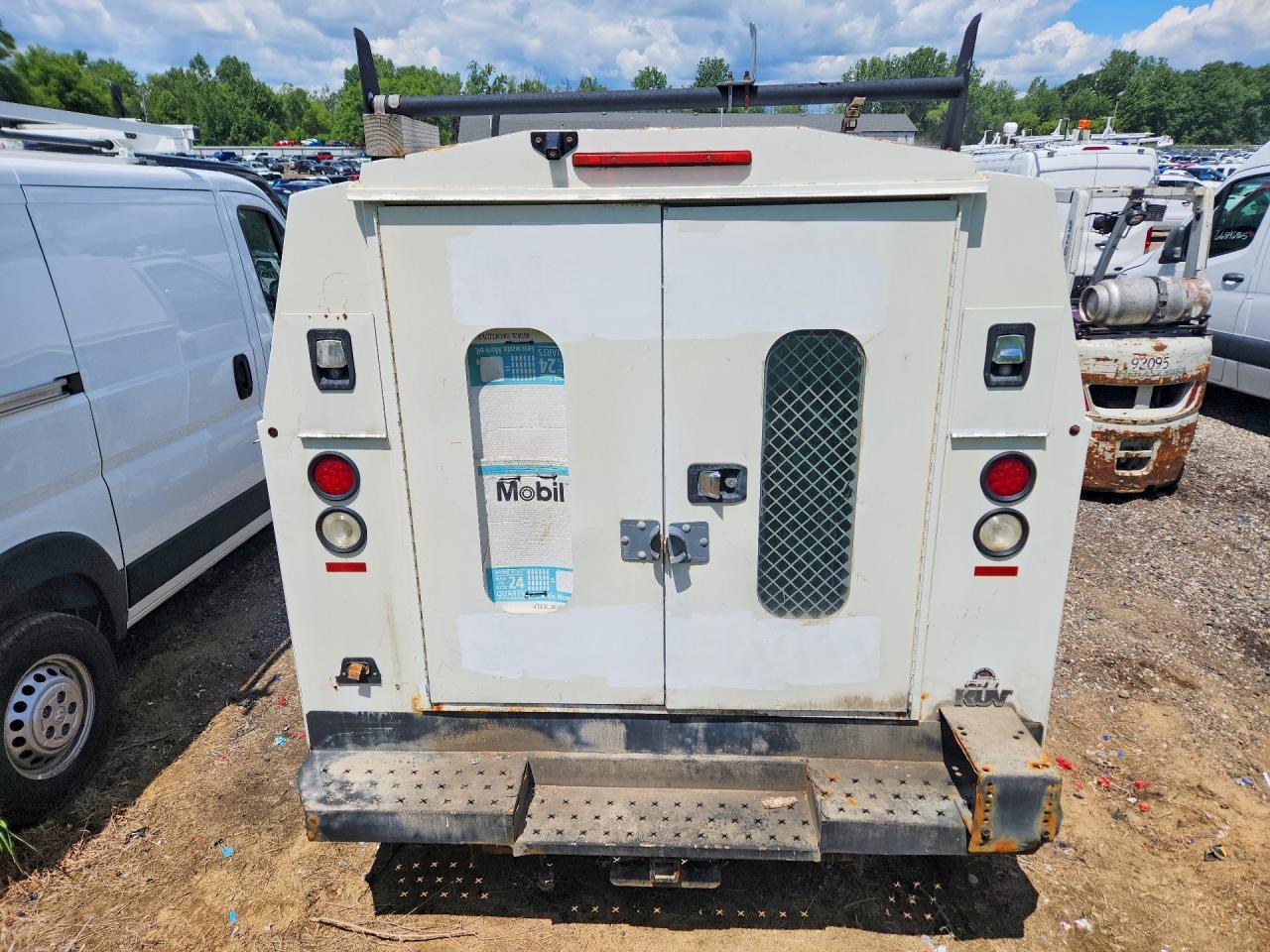 2015 GMC Savana Utility / Service Truck - Image 6
