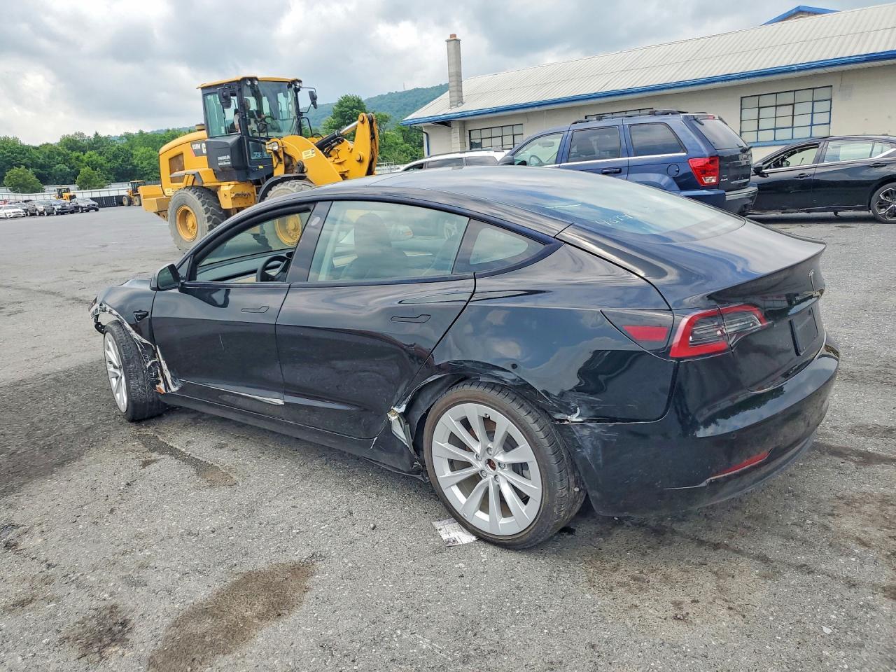 2022 Tesla Model 3 - Фото 2