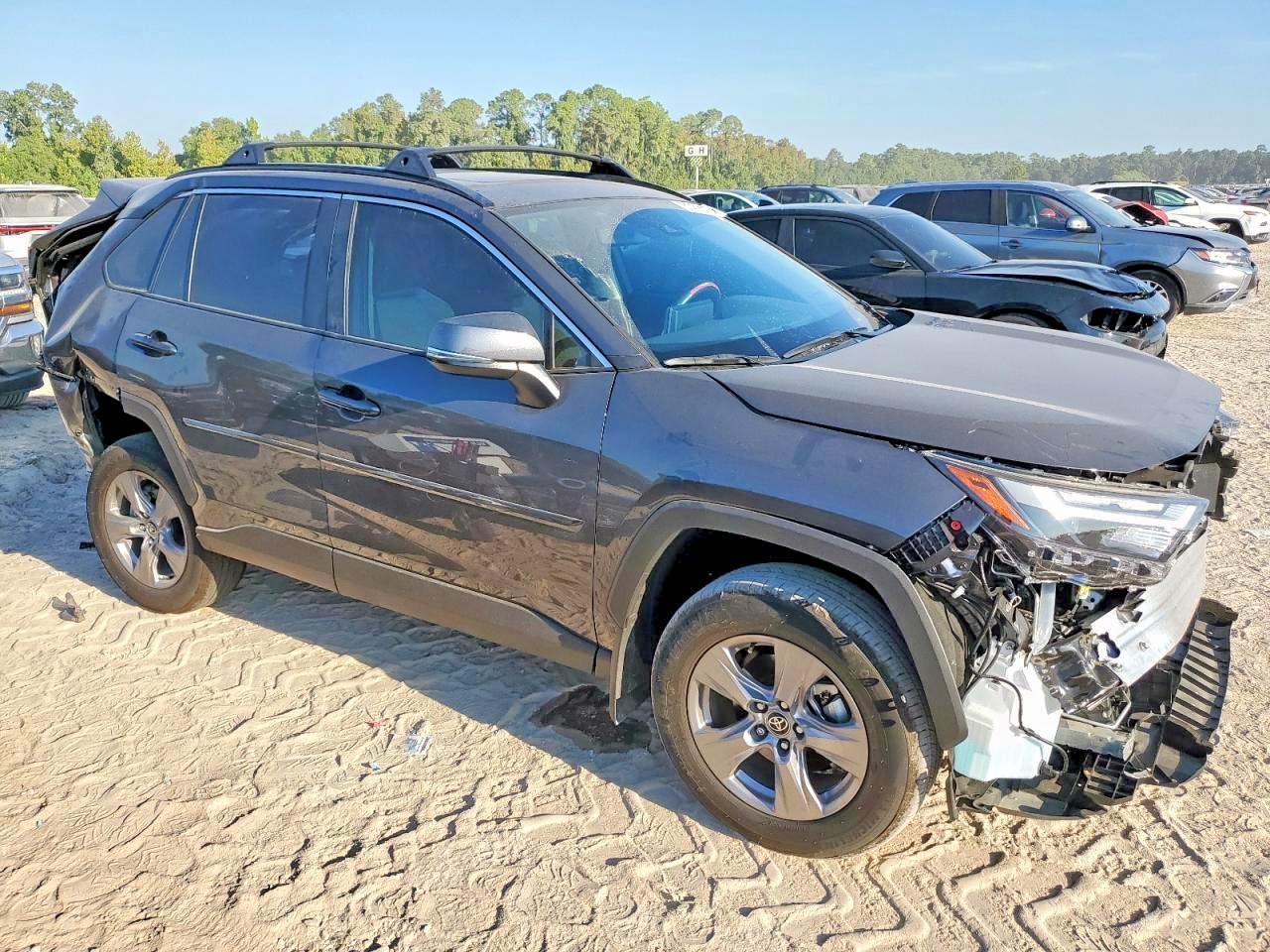 2025 Toyota Rav4 Xle - Image 4