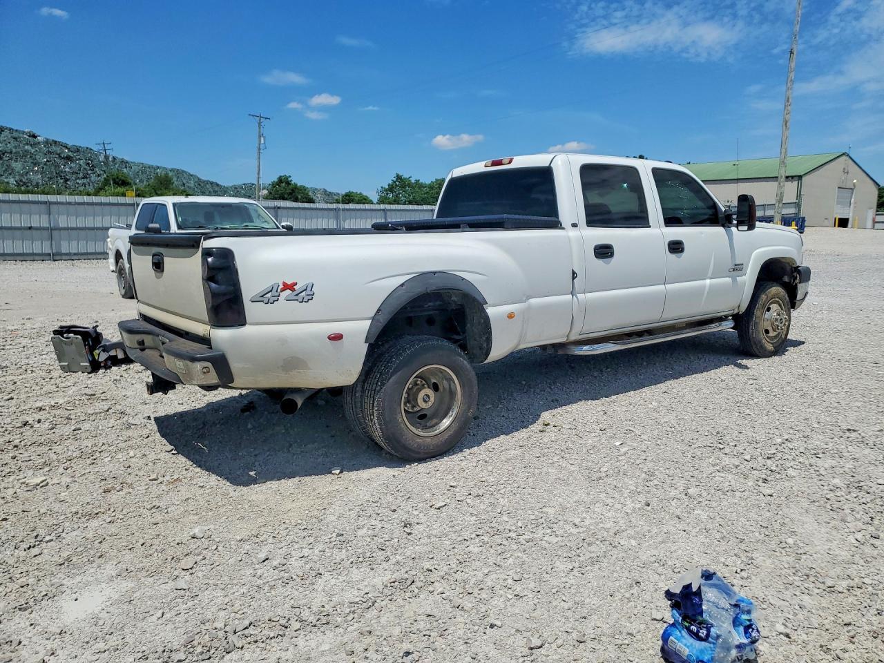 2004 Chevrolet Silverado K3500 - Image 3