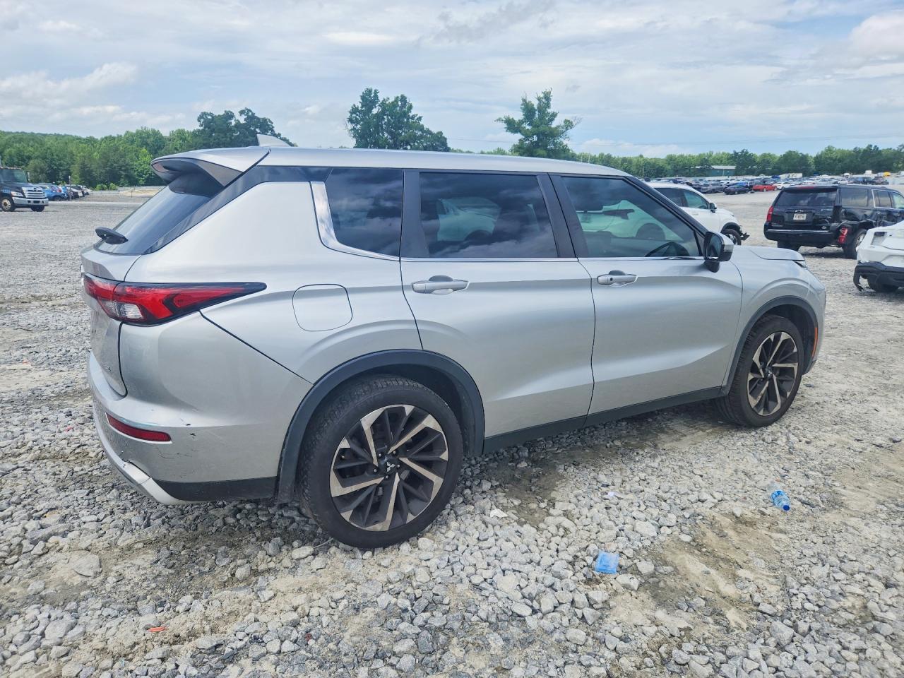 2022 Mitsubishi Outlander Se - Image 3