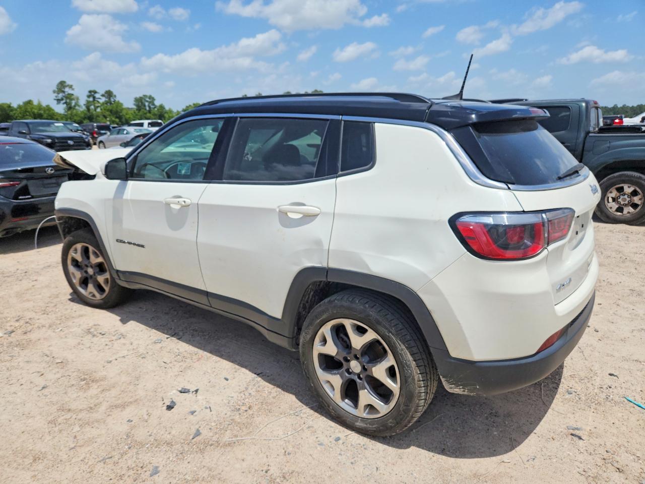 2020 Jeep Compas - Image 2