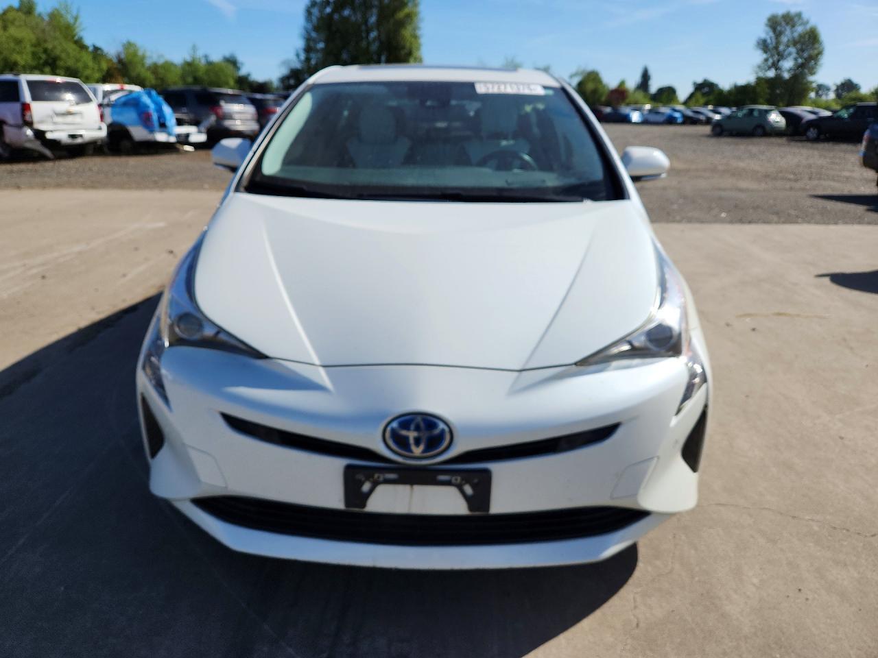 2017 Toyota Prius Four - Image 5