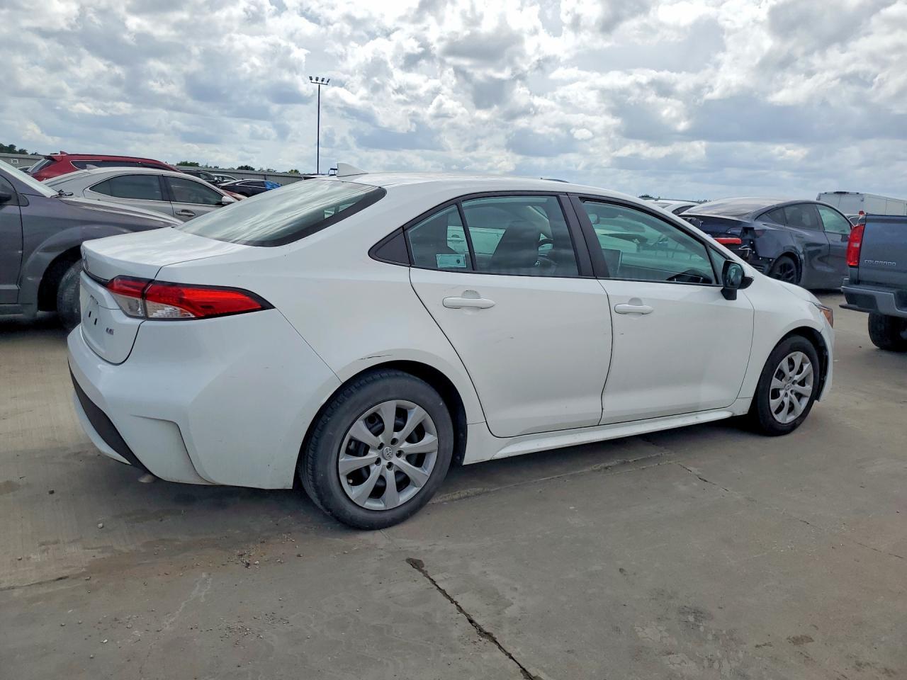 2021 Toyota Corolla Le - Image 3
