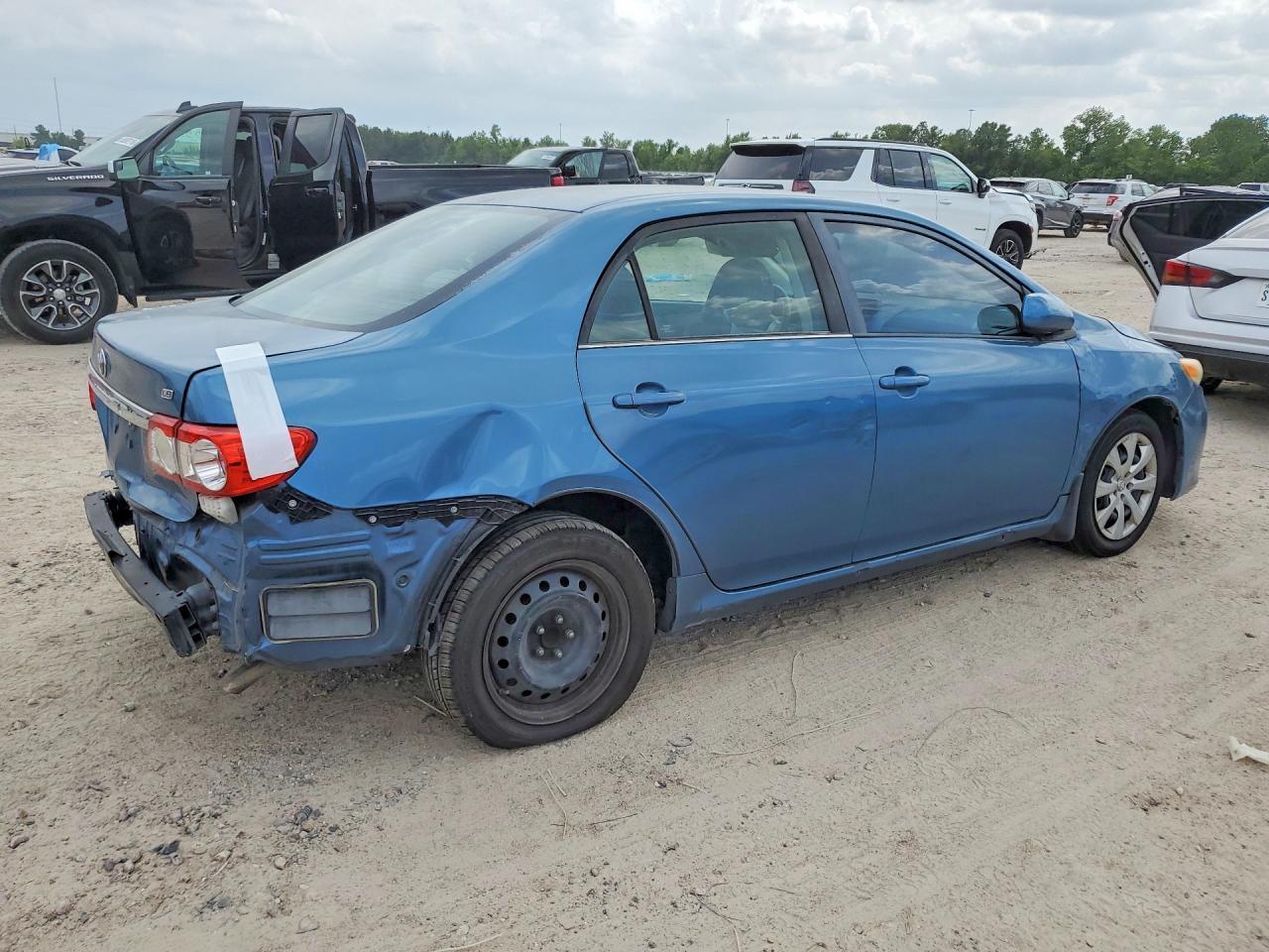 2013 Toyota Corolla Le - Image 3