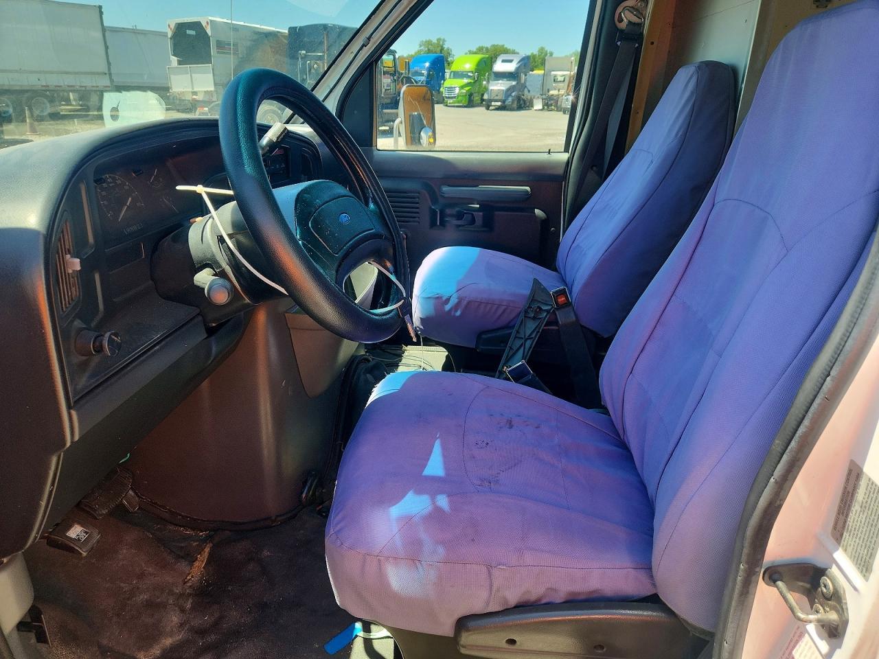 1995 Ford E350 Box Truck - Фото 7