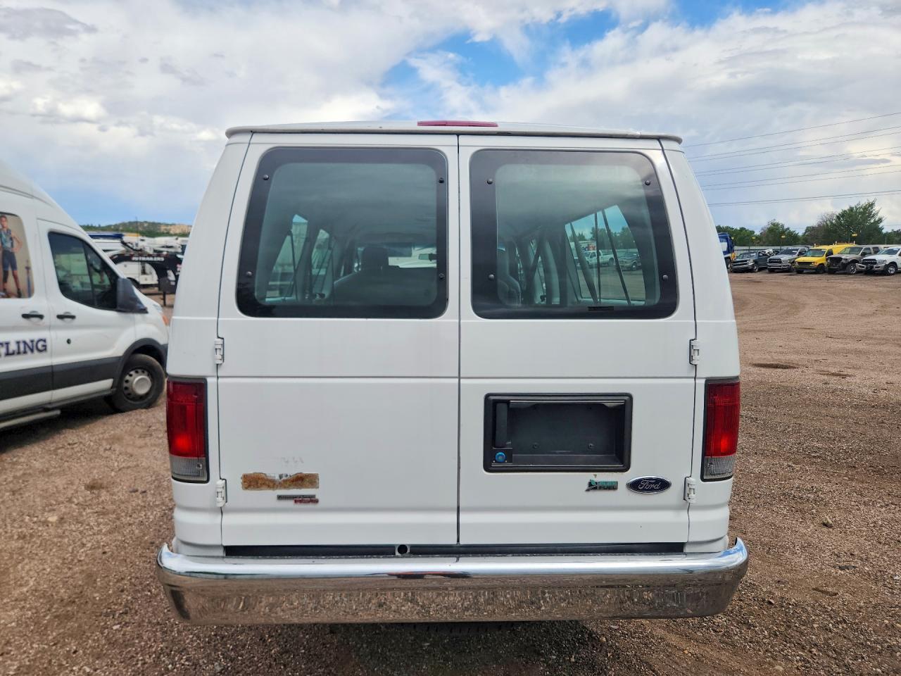 2011 Ford Econoline E350 Super Duty Wagon - Image 6