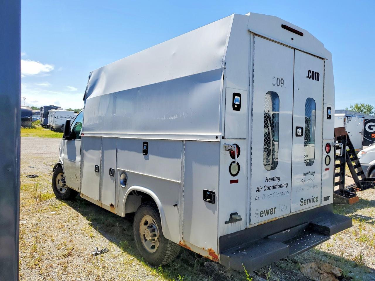 2012 Chevrolet Express 35 - Фото 2