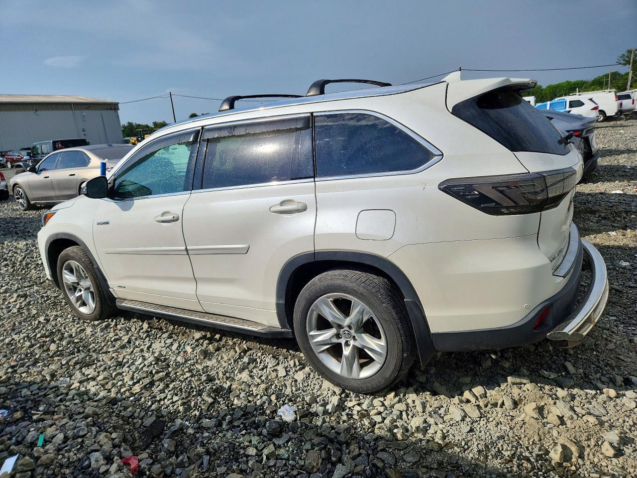 2016 Toyota Highlander Base - Фото 2