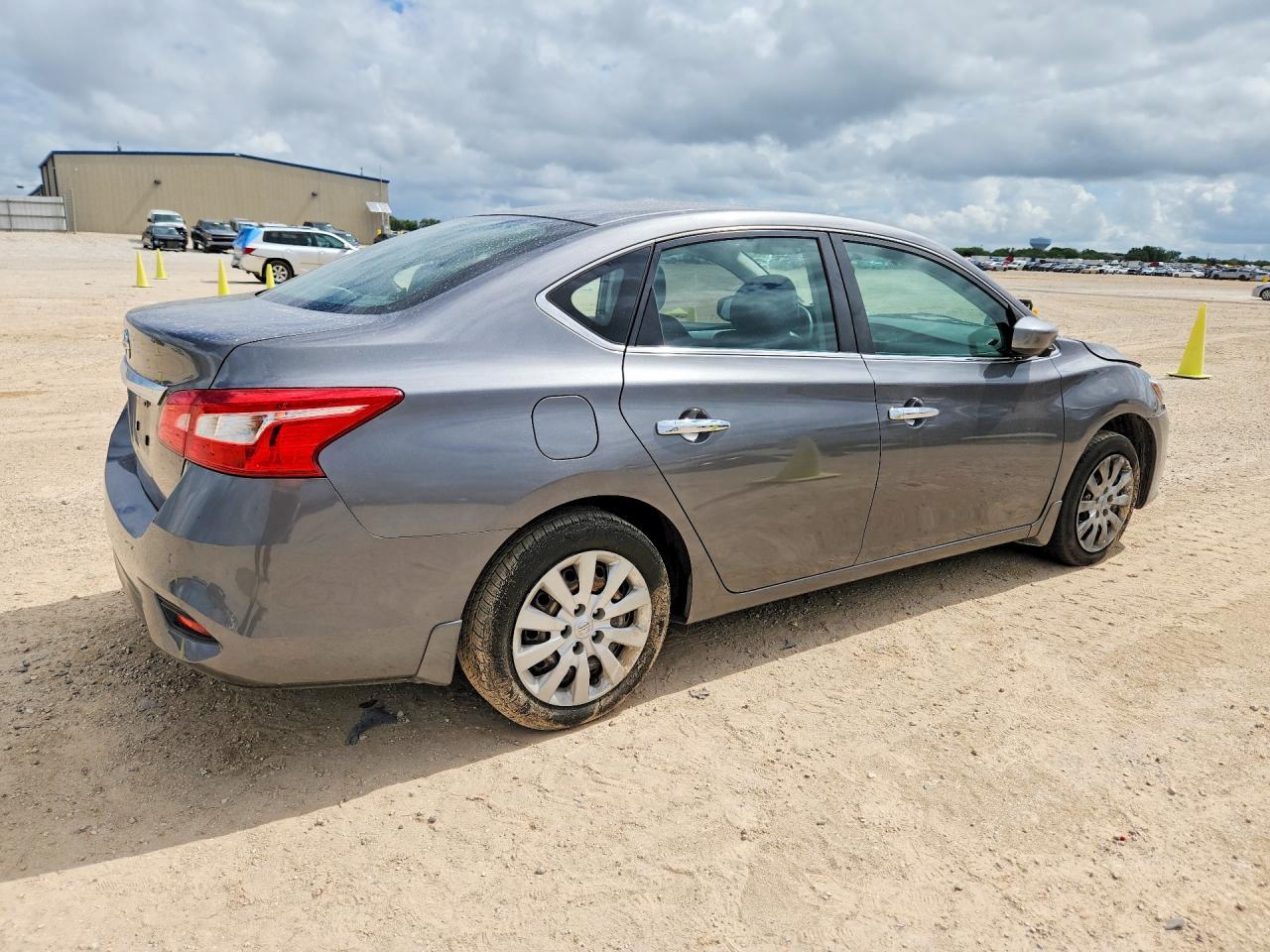 2019 Nissan Sentra S - Фото 3