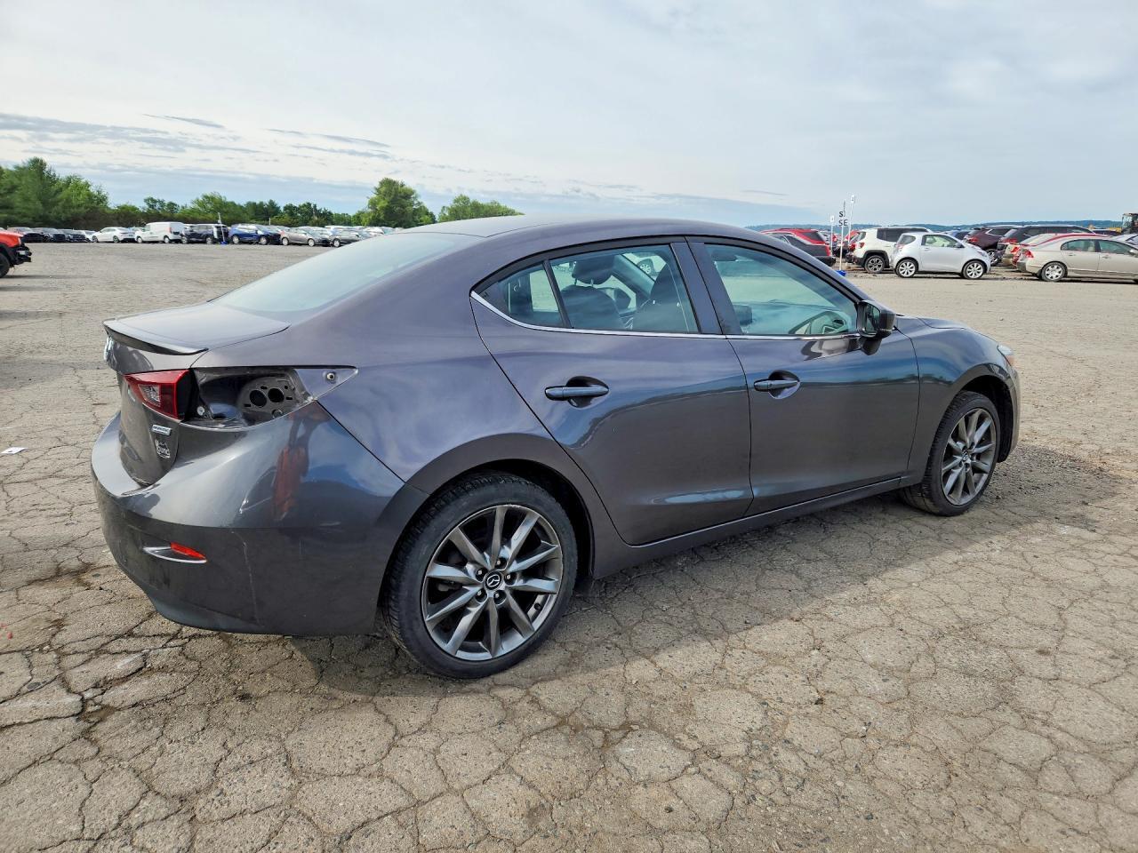 2018 Mazda 3 Touring - Image 3