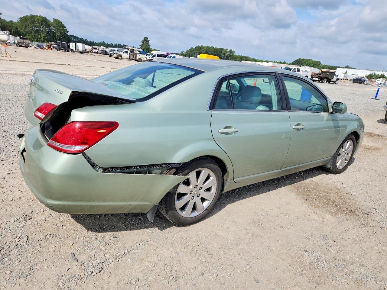 2006 Toyota Avalon Xls - Image 3