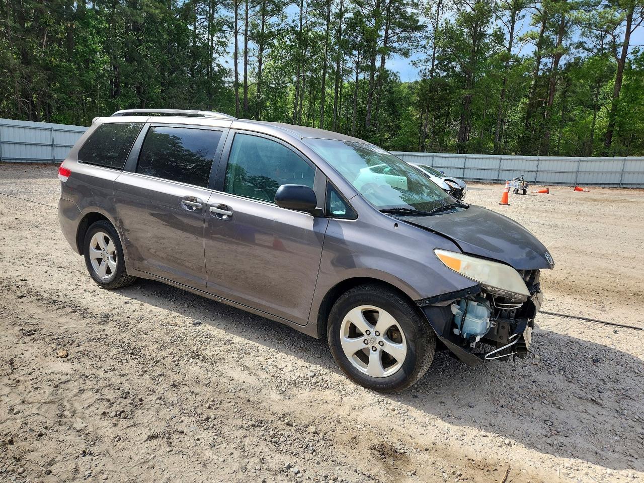2012 Toyota Sienna Le - Фото 4