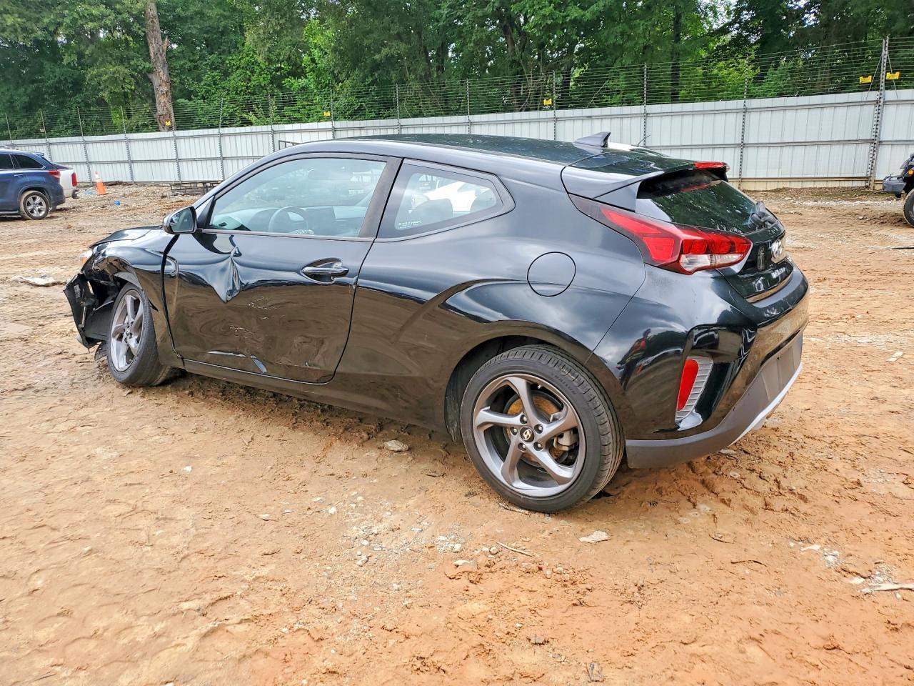 2019 Hyundai Veloster 2.0L - Фото 2