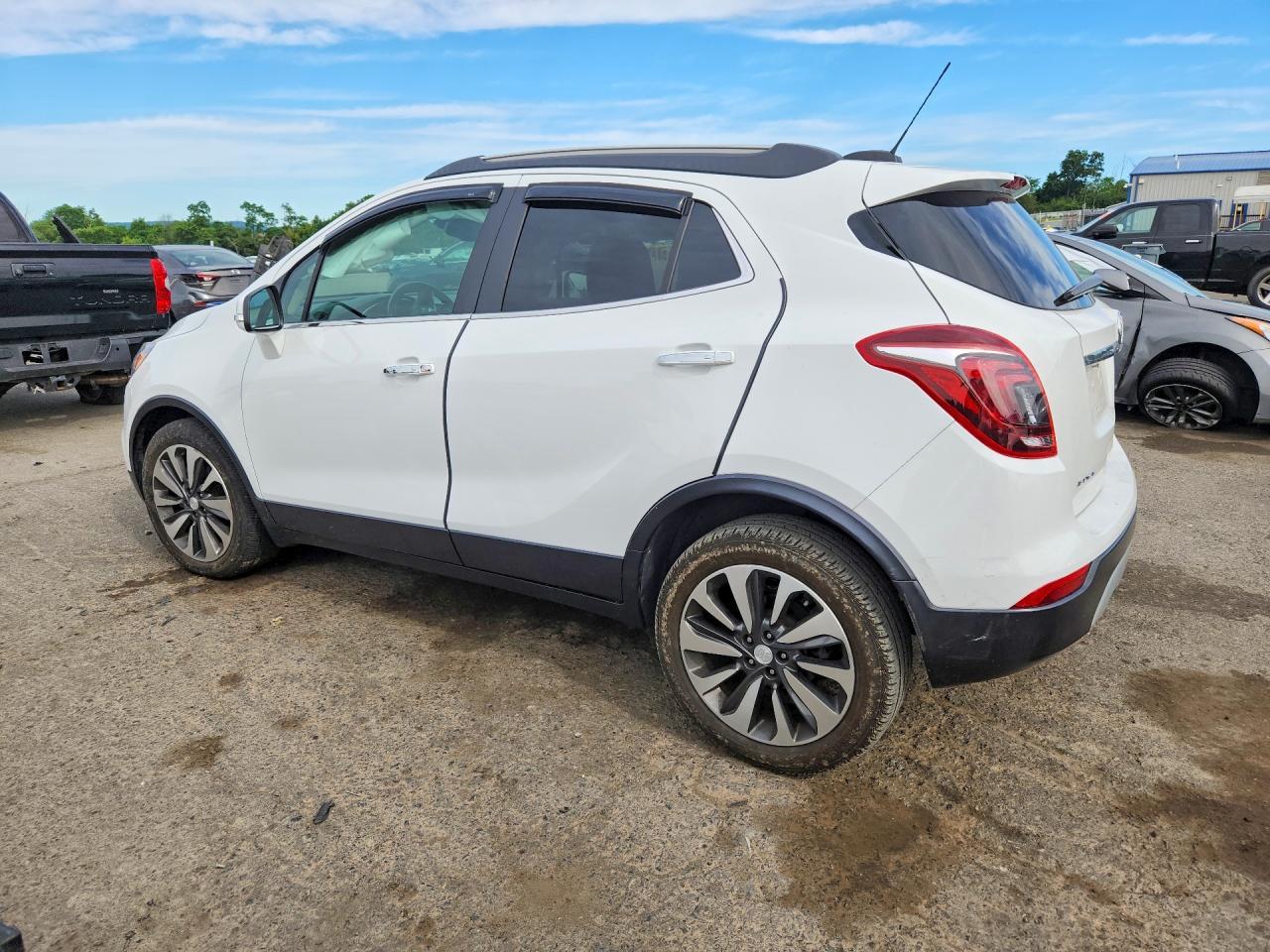 2017 Buick Encore Essence - Image 2