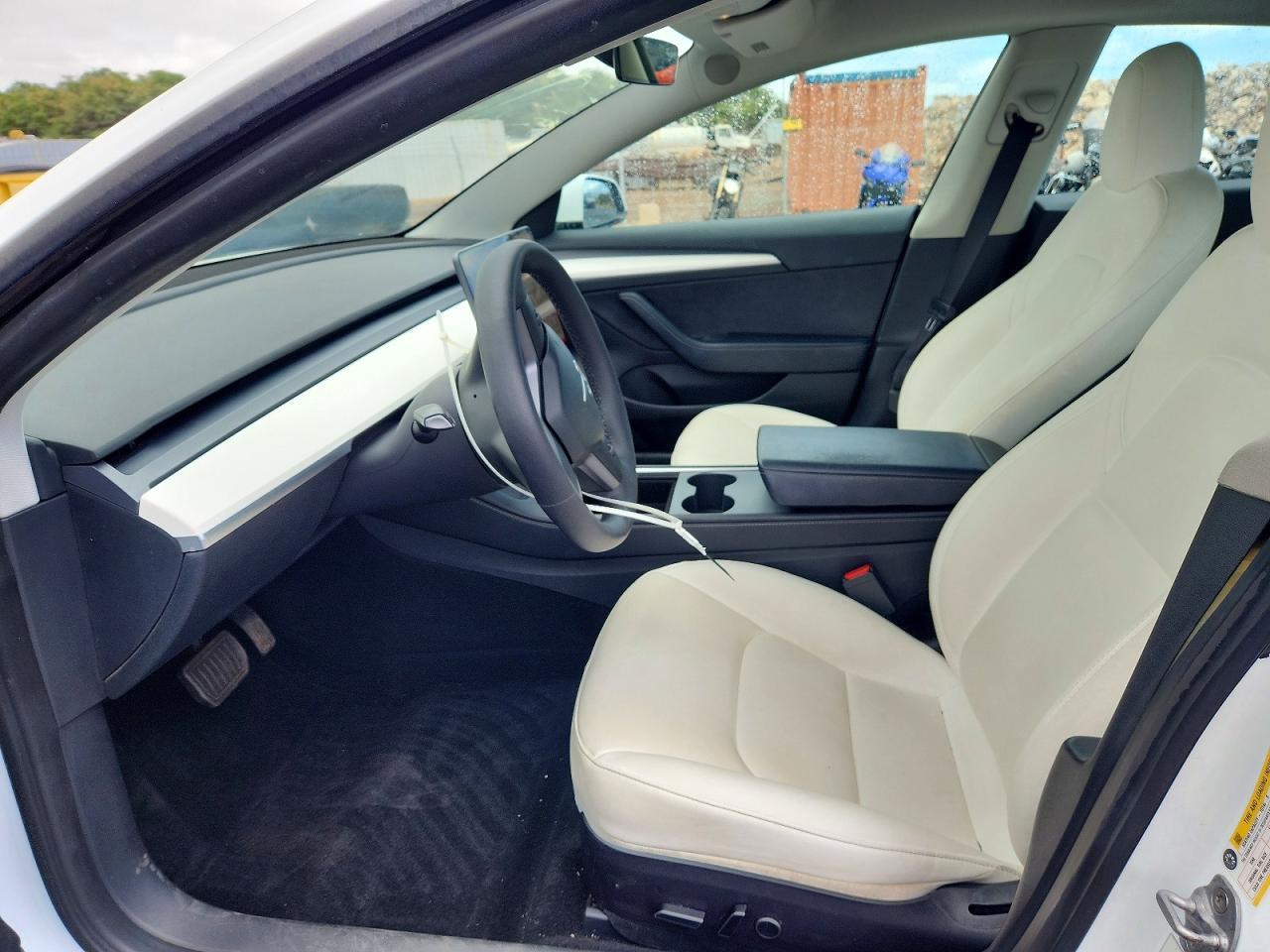 2023 Tesla Model 3 - Image 7