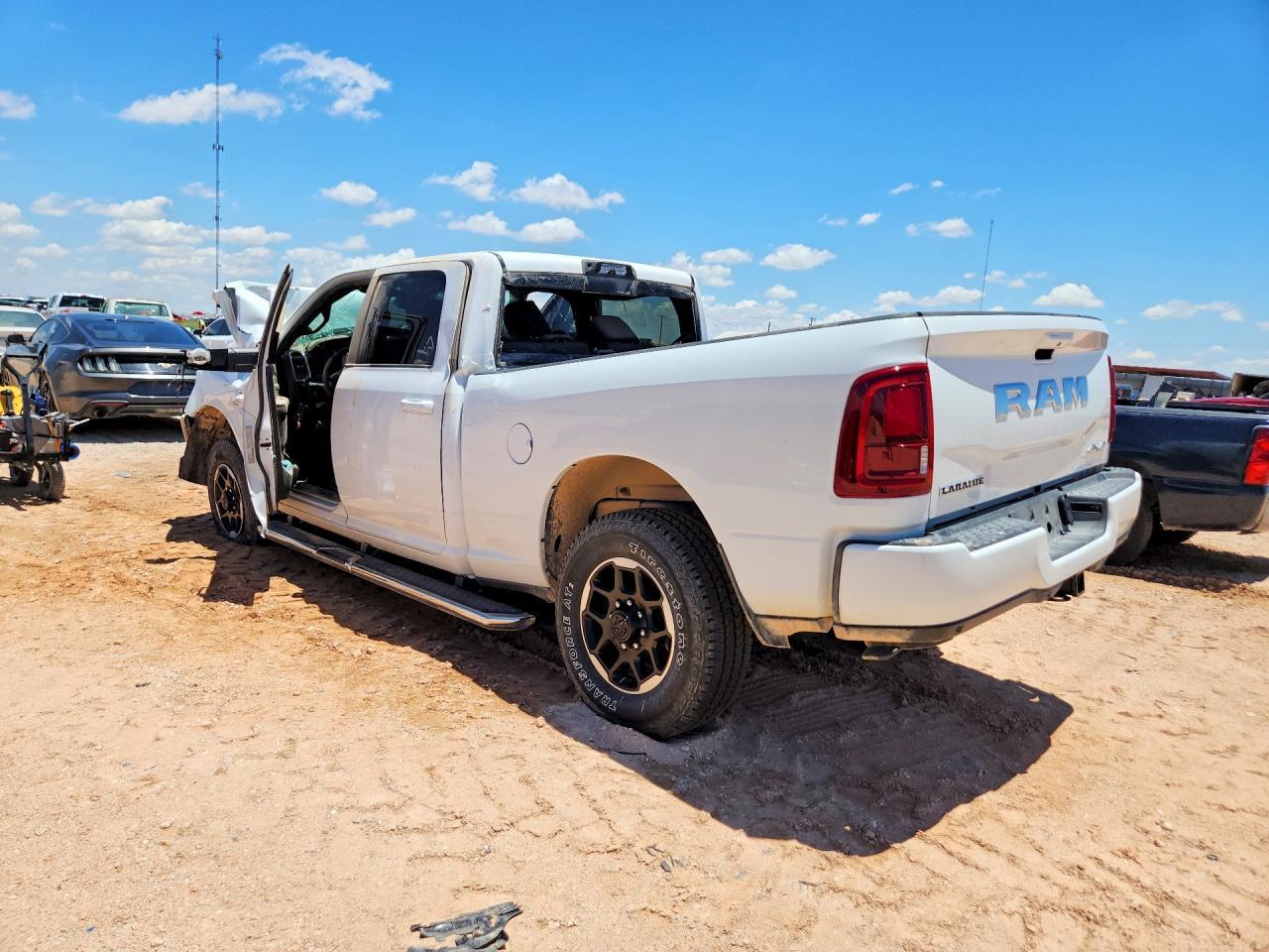 2025 Ram 2500 Laramie - Фото 2