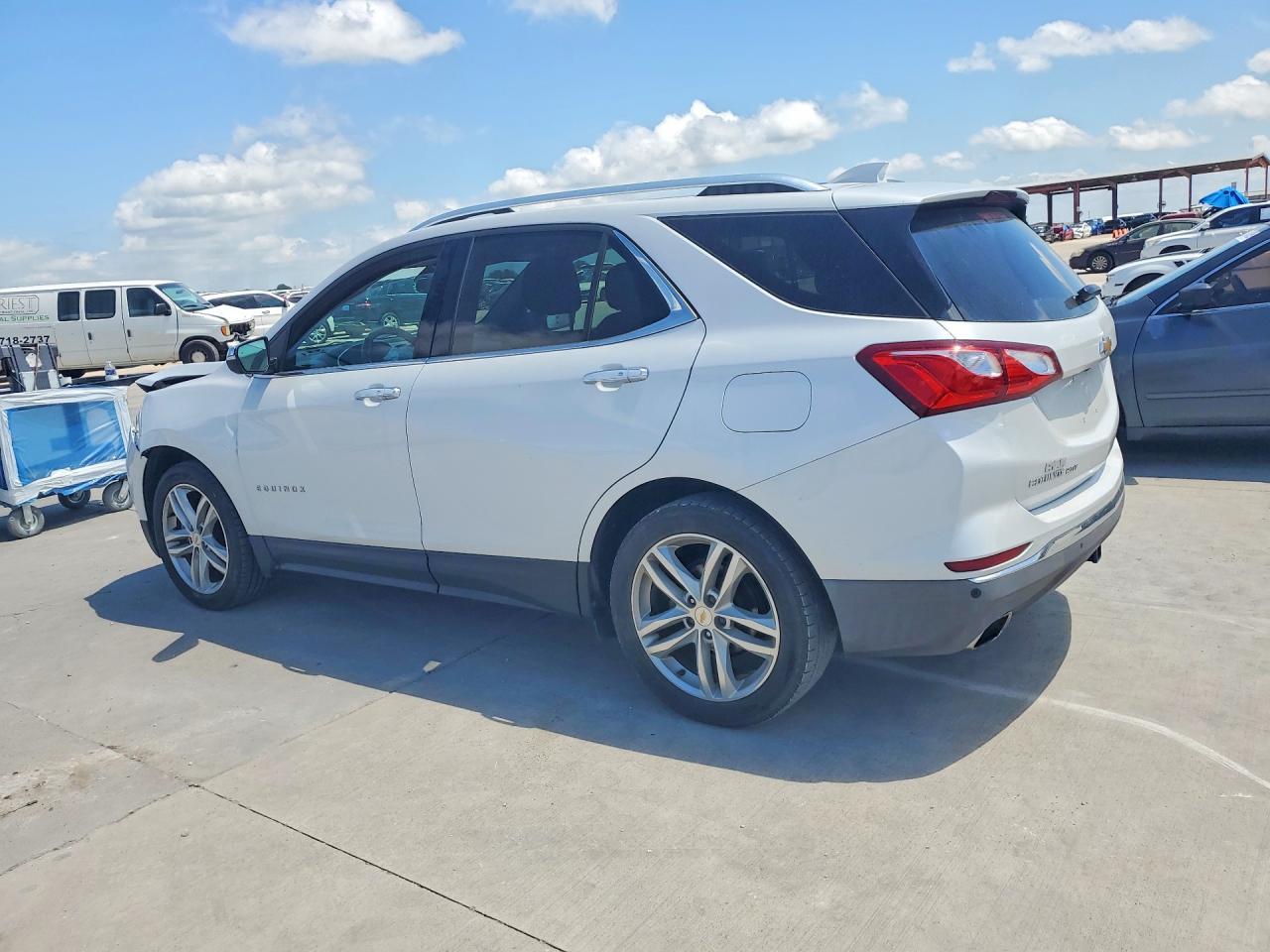2019 Chevrolet Equinox Premier - Image 2