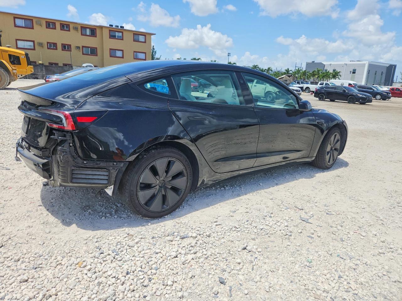 2024 Tesla Model 3 - Фото 3
