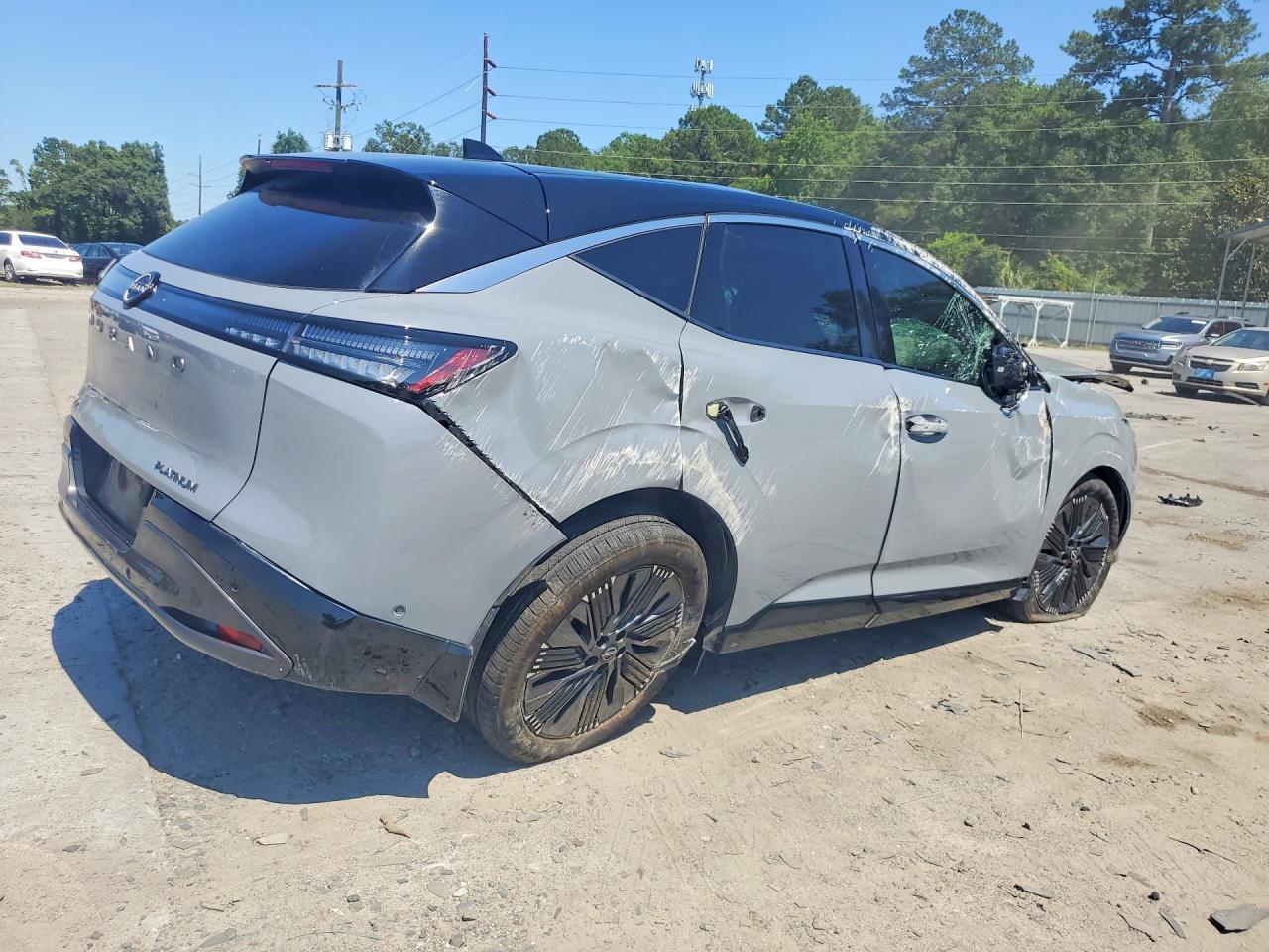 2025 Nissan Murano Platinum - Image 3