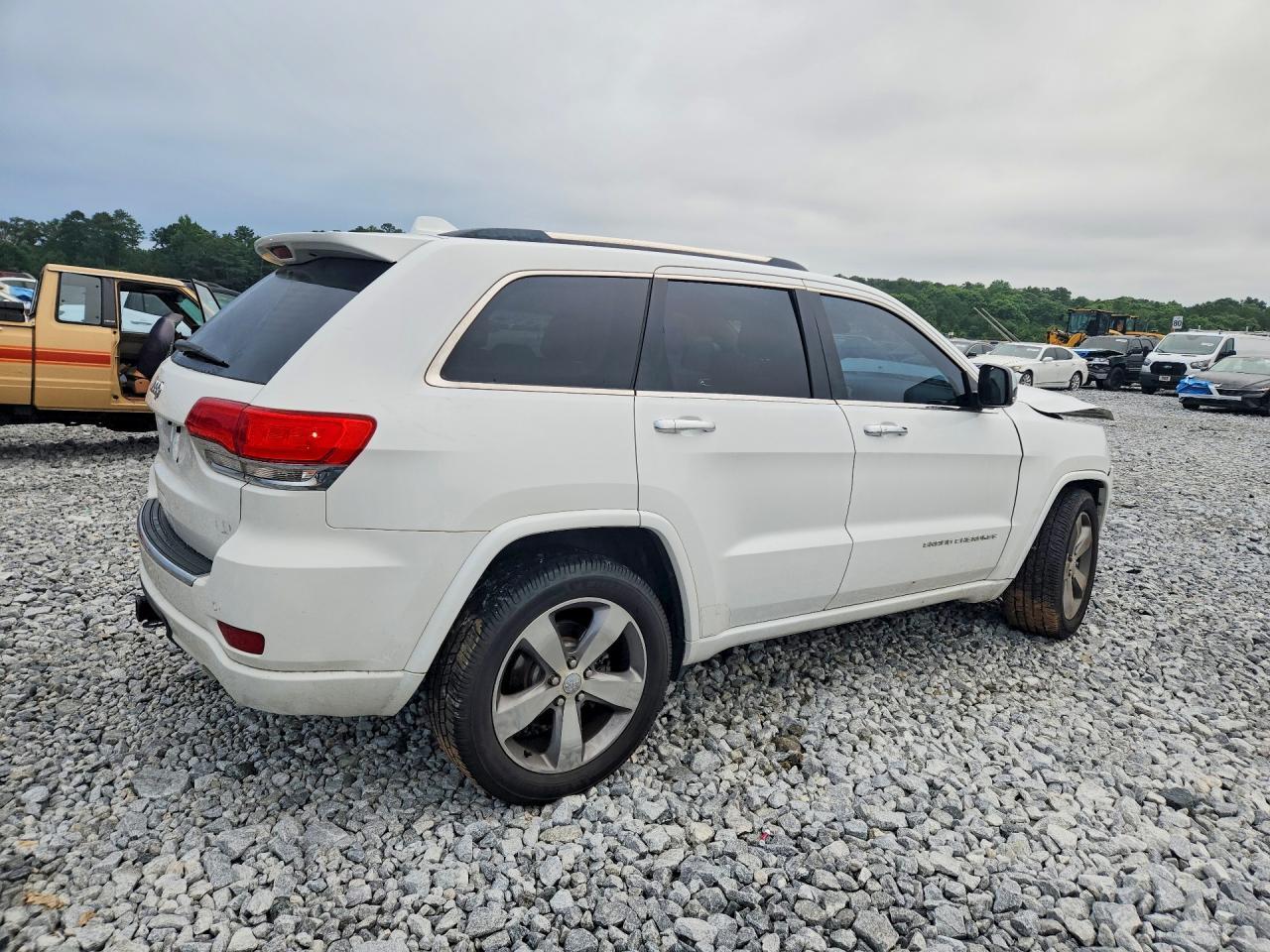 2014 Jeep Grand Cherokee Overland - Image 3