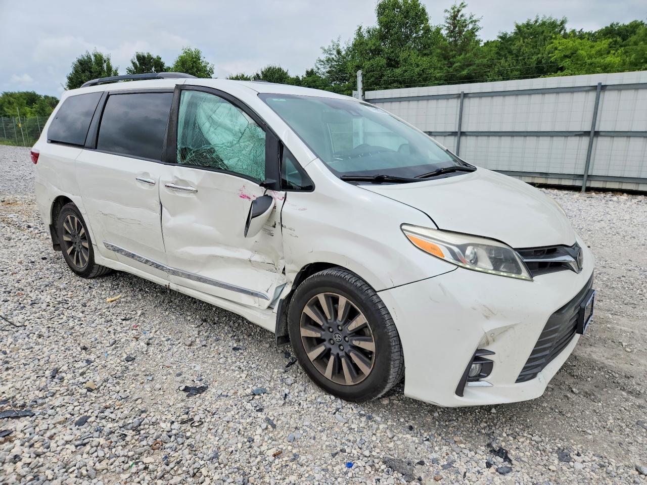2019 Toyota Sienna Limited 7-Passenger - Фото 4