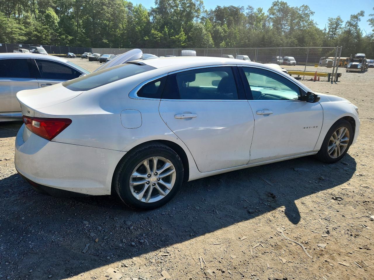 2017 Chevrolet Malibu Lt - Image 3