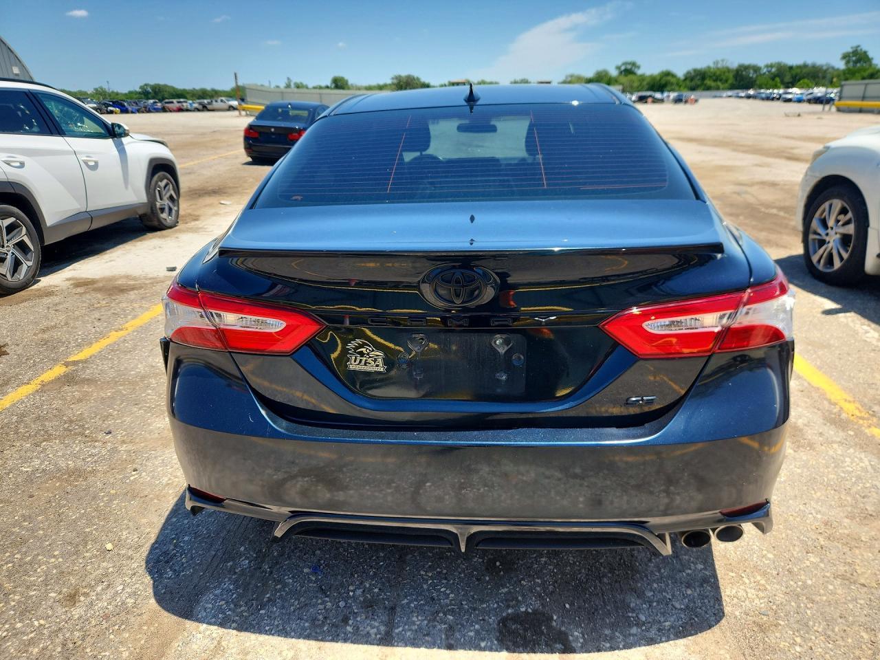 2020 Toyota Camry Se - Фото 6