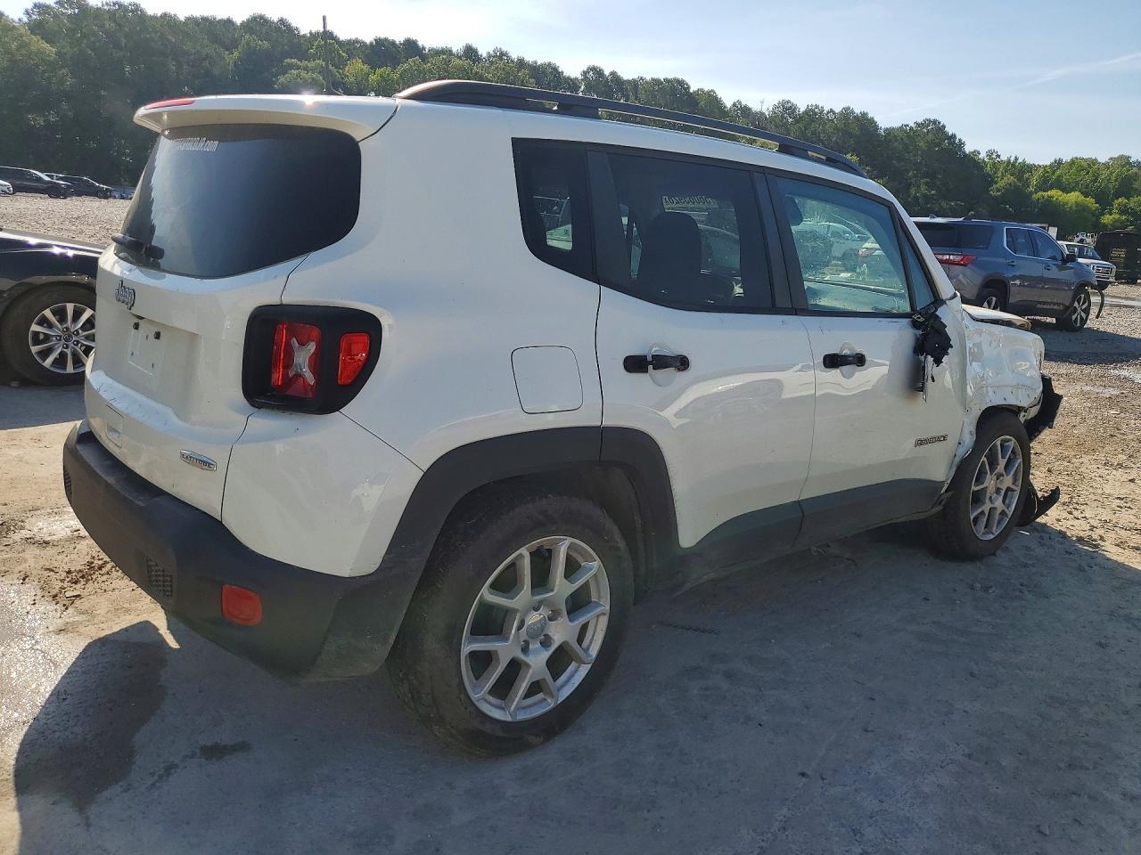 2019 Jeep Renegade Latitude - Image 3
